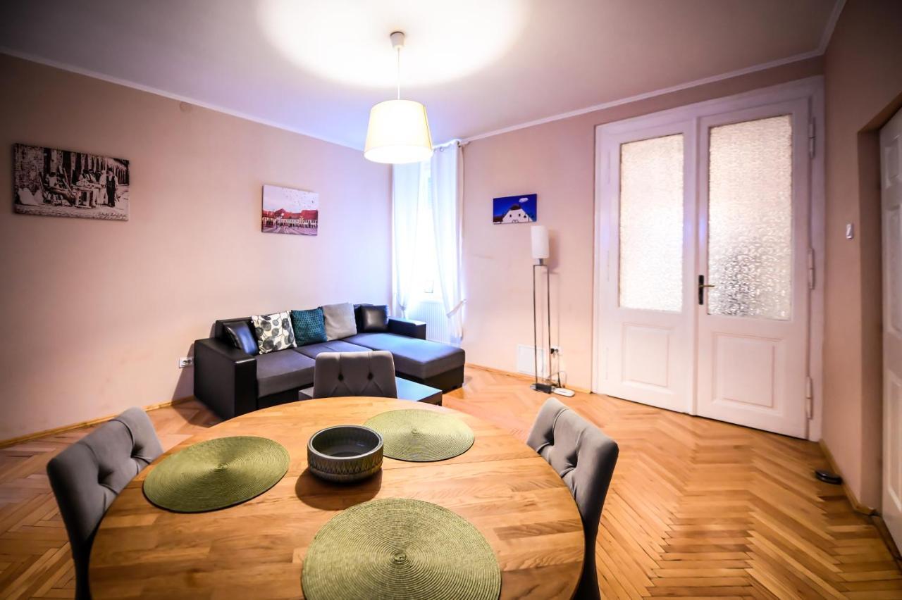 Jules' Sunny, Spacious And Central Apartment Sibiu Exteriör bild